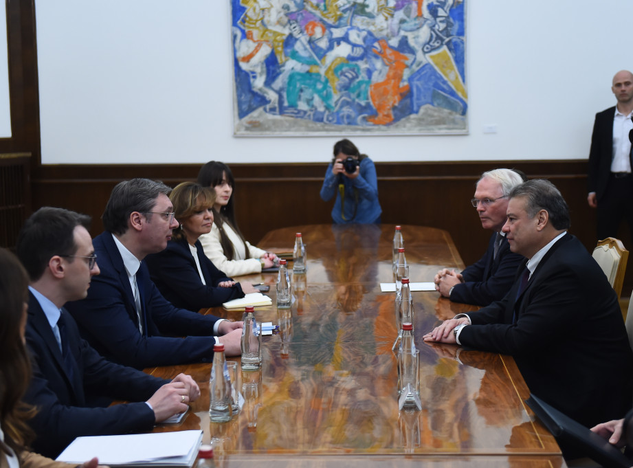 Vučić se sastao sa Eskobarom: Razgovarali o ZSO i pronalaženju održivih rešenja u dijalogu