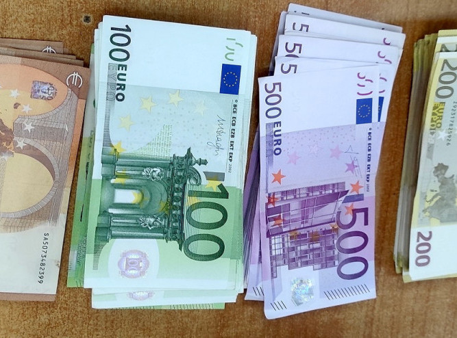 Uprava carina: U dva navrata zaplenjena veća količina novca