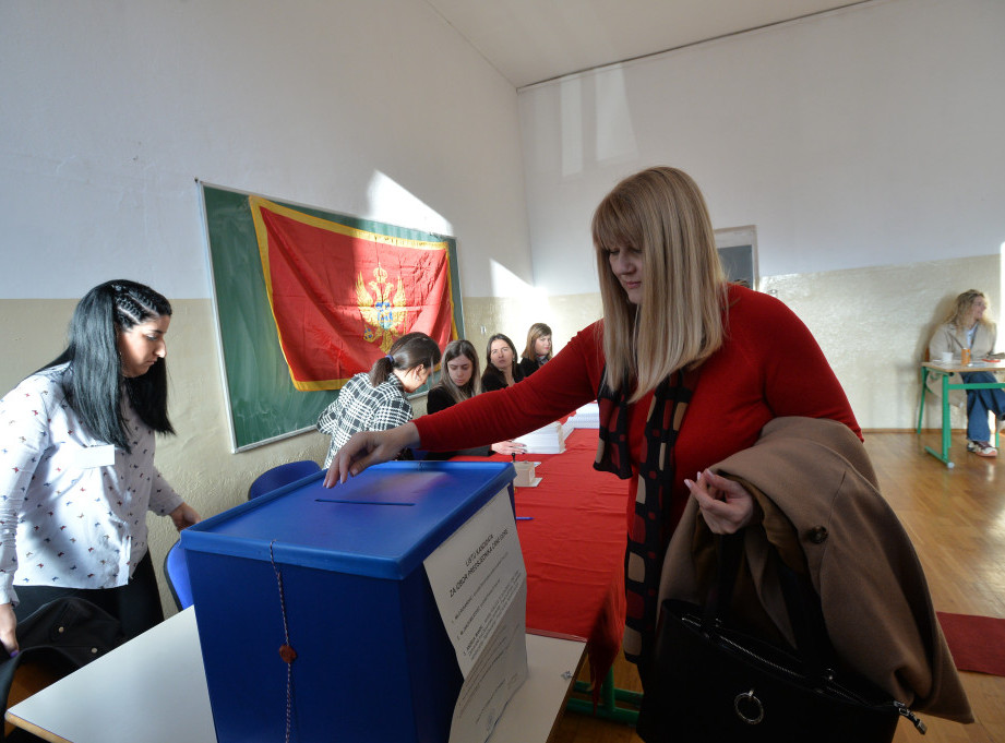 Crna Gora danas bira novog predsednika, glasanje u Podgorici protiče regularno