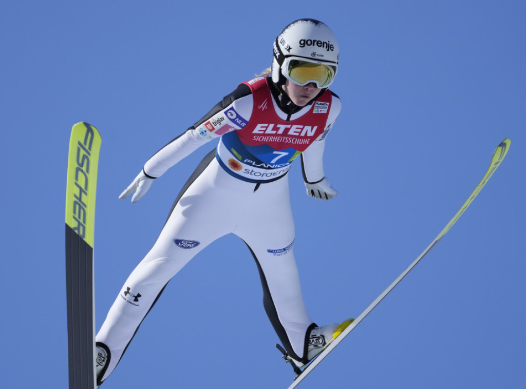 Slovenka Ema Klinec oborila svetski rekord u skijaškim skokovima