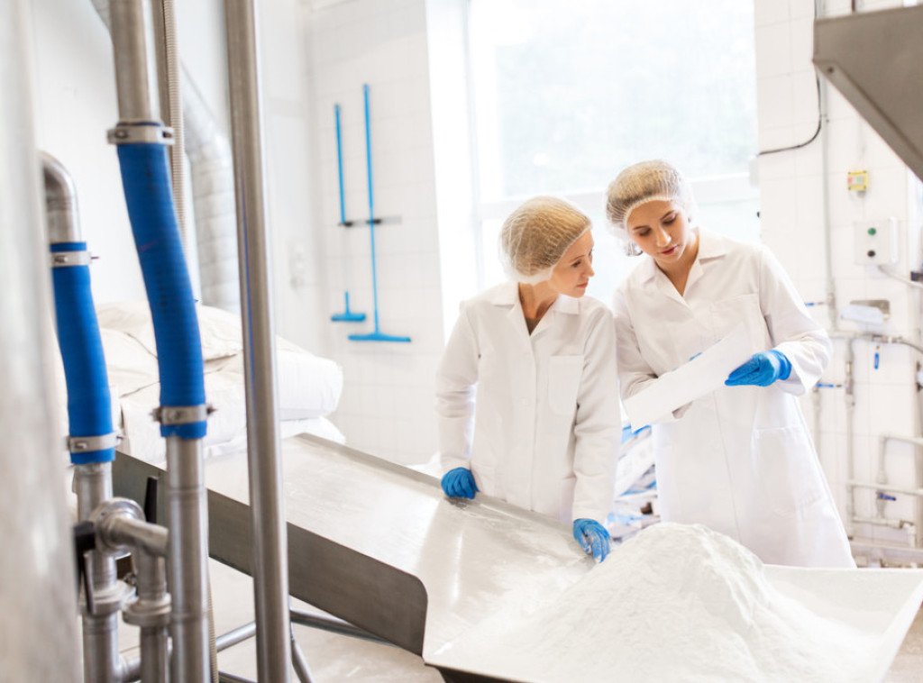 Vlada Srbije pomoći će konditorima sa 500 miliona dinara za otkup domaćeg mleka u prahu