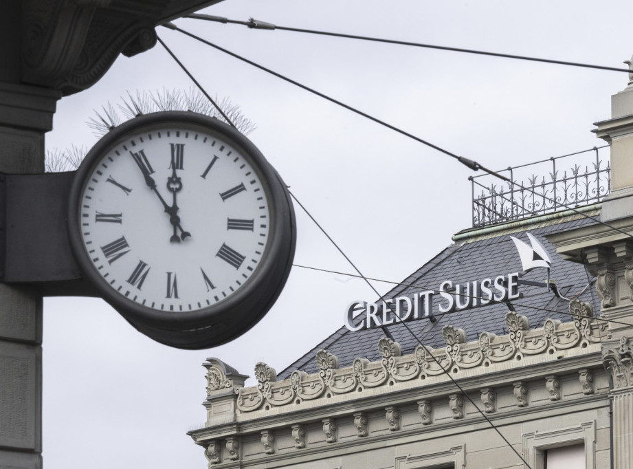 Investitori ne predviđaju kraj bankarskoj krizi uprkos prodaji akcija Kredi Svis banke