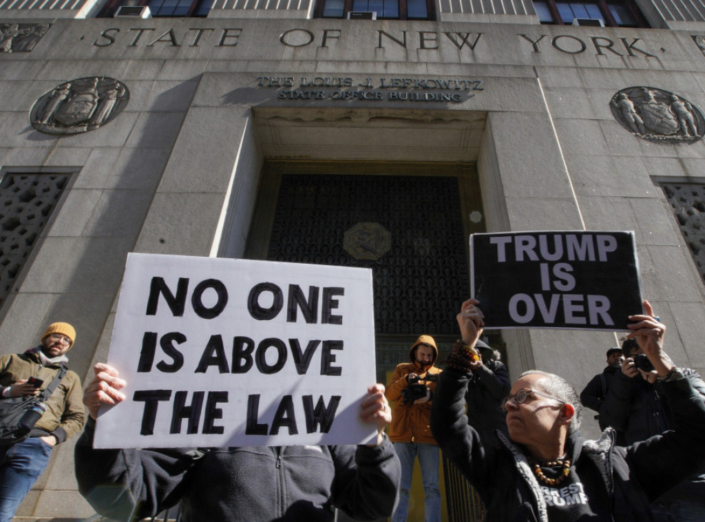 Njujork: Barikade oko suda koji treba da podigne optužnicu protiv Trampa