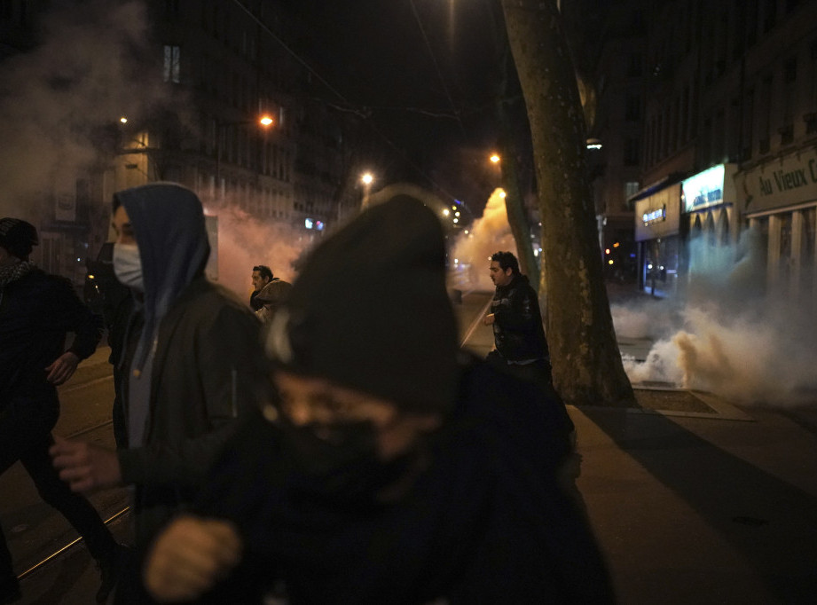 Uhapšene 234 osobe nakon sinoćnih protesta u Parizu zbog reforme sistema penzija