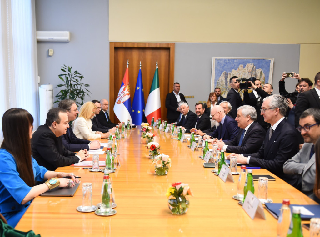 Vucic meets with Tajani in Belgrade