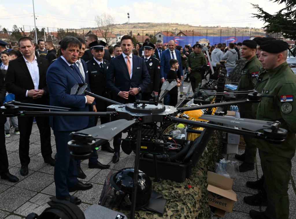 U Osnovnoj školi "Nikola Tesla" u Vinči predstavljene policijske profesije i srednje škole MUP-a