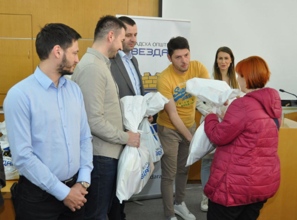 Gradska opština Zvezdara uručila pakete dobrodošlice za još 80 beba