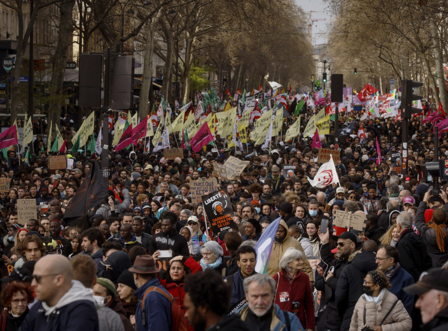 Francuska: Demonstrant i policajac u kritičnom stanju, povređeno više od 30 ljudi