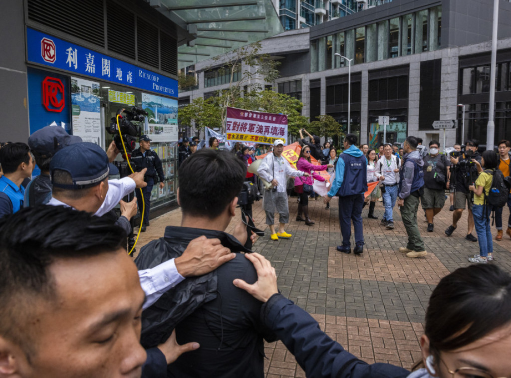 Prvi odobreni protest u Hongkongu održan pod strogim nadzorom policije
