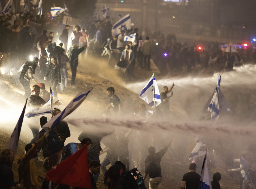 Masovni protesti u Izraelu zbog smene ministra, sukobi s policijom u Jerusalimu