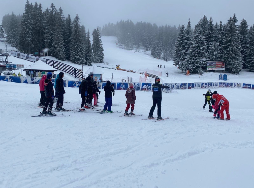 Nevena Ignjatović organizovala humanitarni ski kamp na Kopaoniku za decu sa Kosova i Metohije