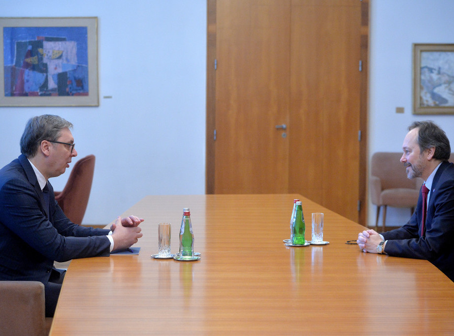 Serbia committed to its European path, Vucic tells Giaufret