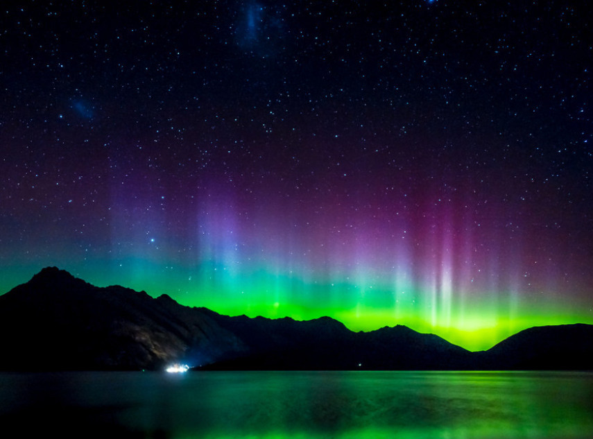 Novi Zeland: Neobično jaka polarna svetlost privlači lovce na auroru australis