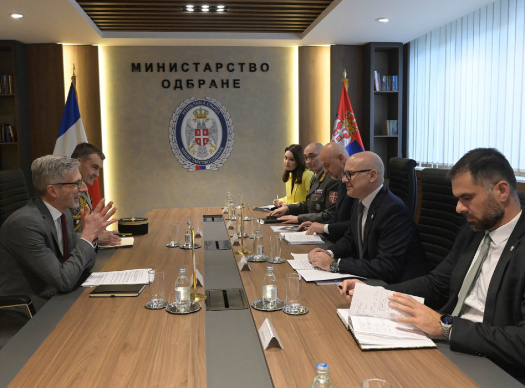Ministar Vučević se sastao sa ambasadorom Francuske Pjerom Košarom