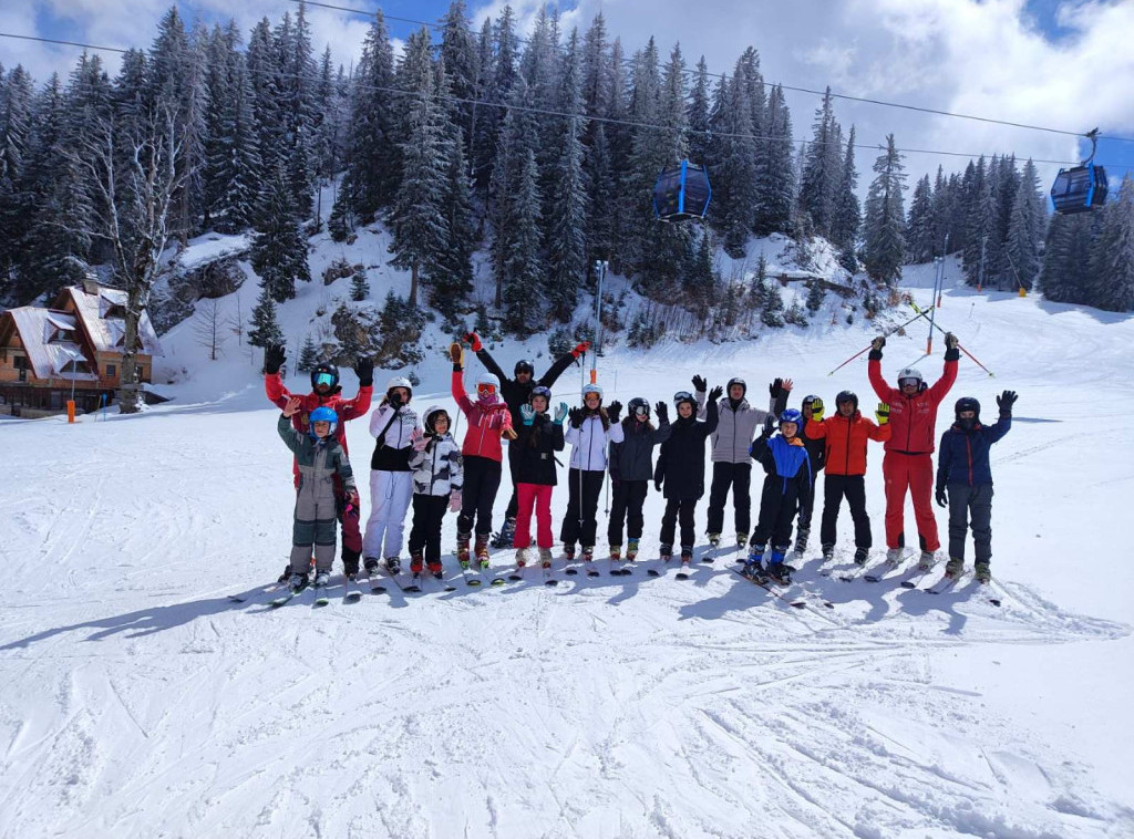Kancelarija za KiM: 40 učenika iz Kosovske Kamenice na Jahorini