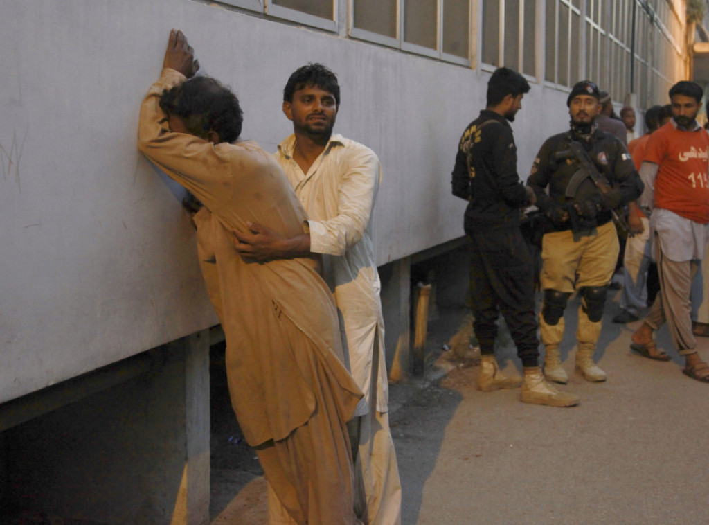 Pakistan: Policija uhapsila osam ljudi zbog stampeda prilikom podele hrane