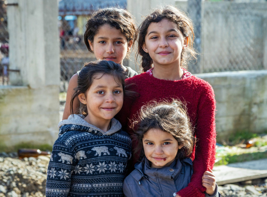Uručeni ugovori podrške za unapređenje socijalne zaštite i inkluzije Roma