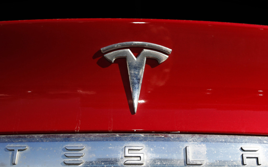 SAD: Zaposleni u kompaniji "Tesla" uhvaćeni kako su tajno uzimali snimke iz vozila i delili ih