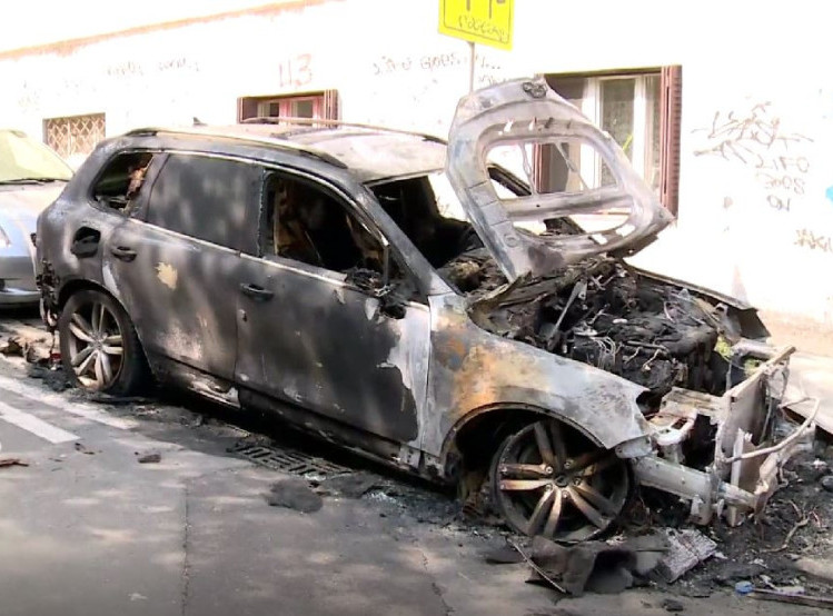 KiM: Zapaljen automobil sa srpskim tablicama u Lešku