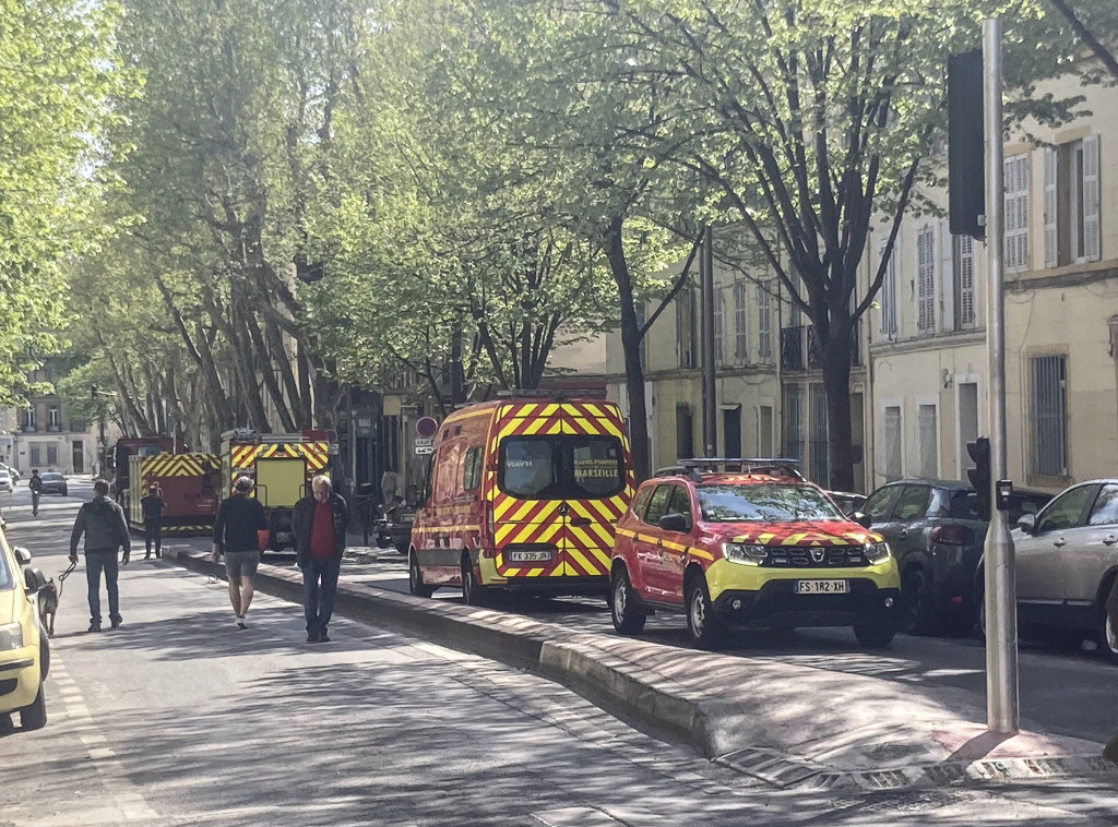 Francuski spasioci pronašli šesto telo u ruševinama zgrada u Marseju