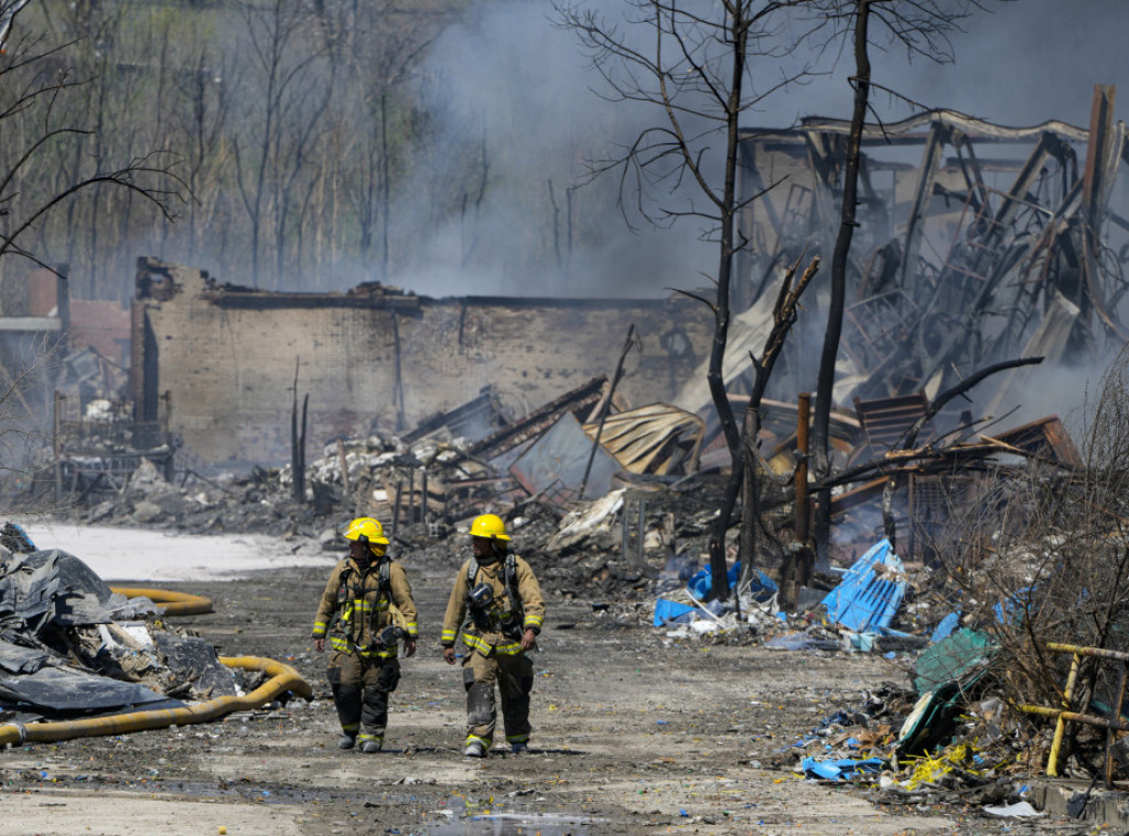 Požar u industrijskoj zoni u Indijani i dalje besni, oko 2.000 ljudi evakuisano