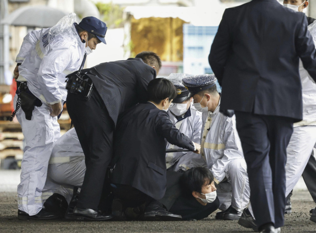 Japan: U incidentu tokom govora premijera Kišide lakše povređen policajac
