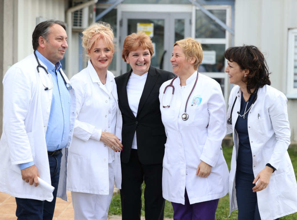 Grujičić nakon obilaska zdravstvenih ustanova u Kosovskom Pomoravlju, posetila i bolnice u Lapljem Selu i Gračanici