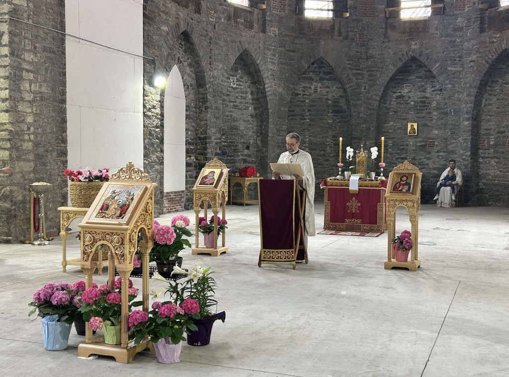 U crkvi Svetog Save na Menhetnu služena vaskršnja lturgija - prva nakon požara 2016.