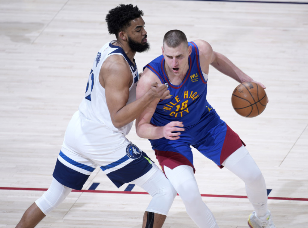 NBA: Dabl-dabl Jokića u pobedi Denvera nad Minesotom, Klipersi nadigrali Finiks