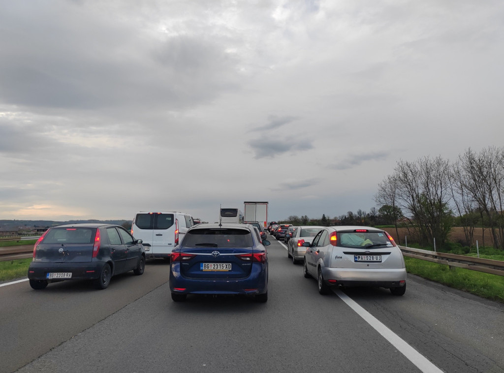Velika gužva formirala se na auto-putu od Niša ka Beogradu kod Velike Plane