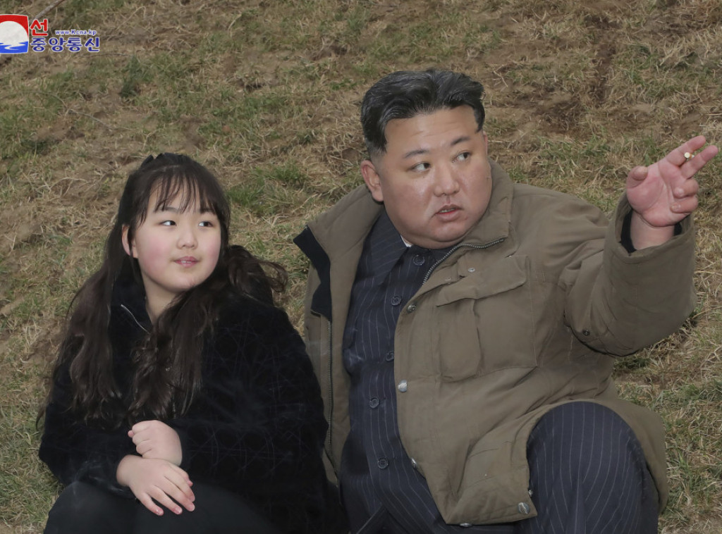 Severna Koreja završila razvoj špijunskog satelita, Kim naredio lansiranje prema planu