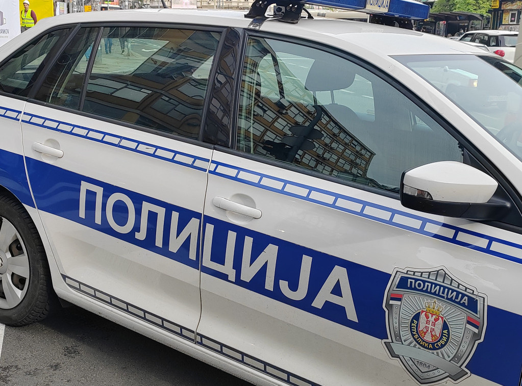 U udesu policijskog i privatnog vozila na Novom Beogradu jedna osoba lakše povređena