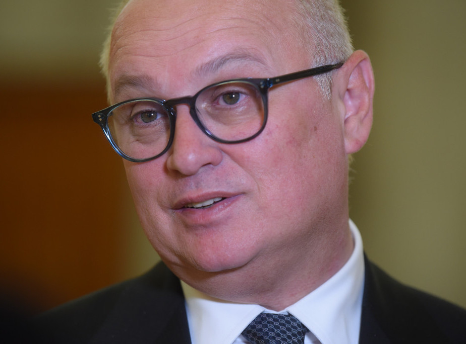 Vesić: Srbija sve probleme da rešava dijalogom