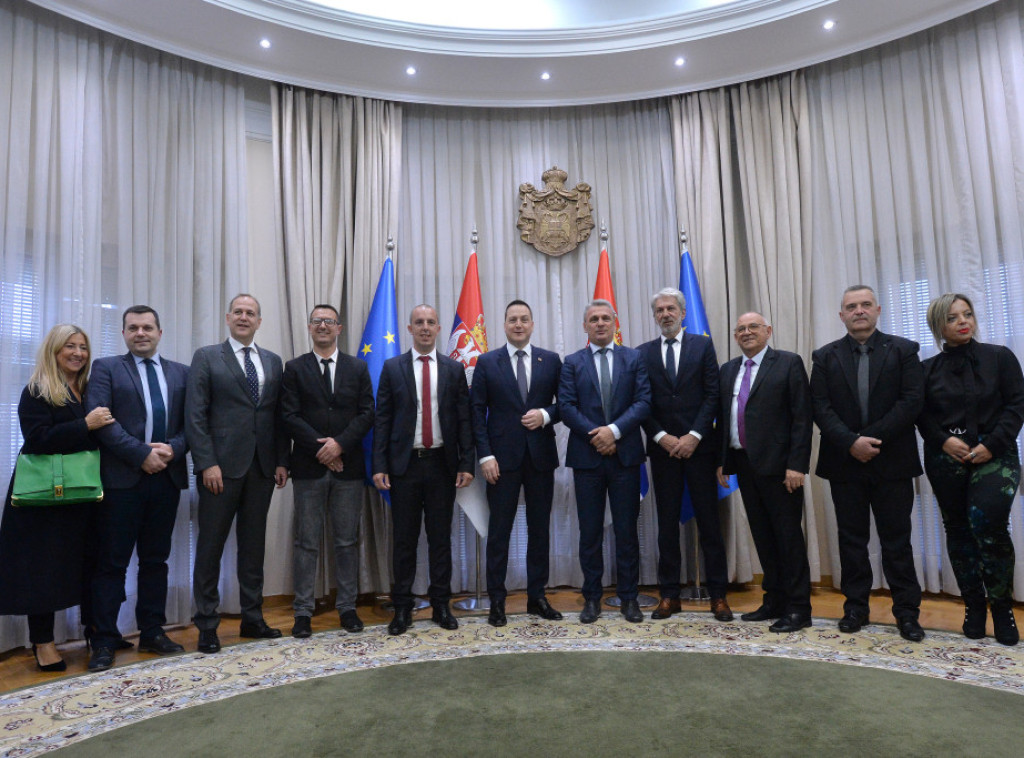Ministar Ružić potpisao sporazume o izgradnji vrtića u Aleksandrovcu, Čačku i Prijepolju