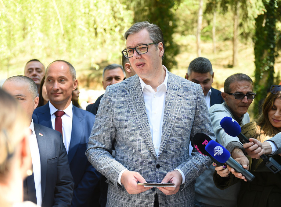 Vučić: Uskoro će biti obezbeđeni dodatni turistički vaučeri za letovanje u Srbiji