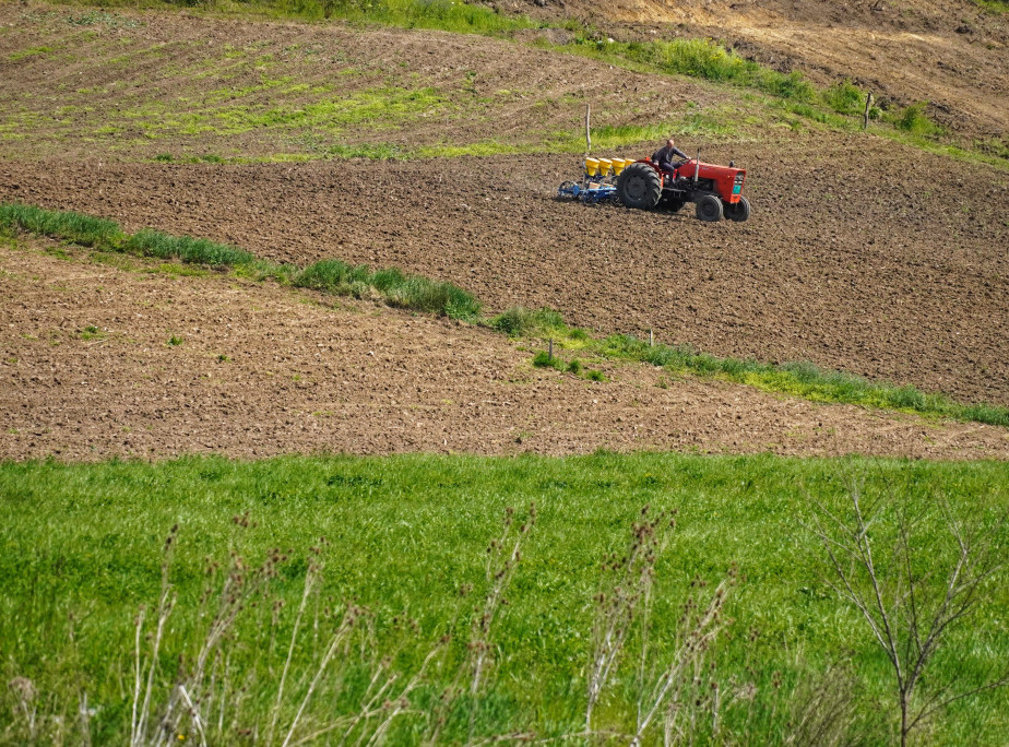 Ministarstvo poljoprivrede raspisalo javni poziv za nabavku novih traktora