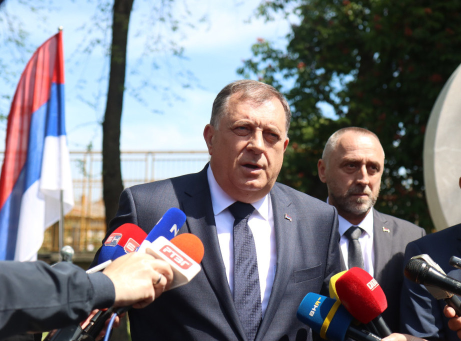 U Republici Srpskoj obeležen Dan Vojske; Dodik: Vojska Republike Srpske živi u narodu