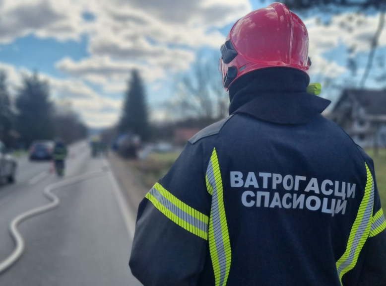 Čačak: Požar u stambenoj zgradi u centru Čačka