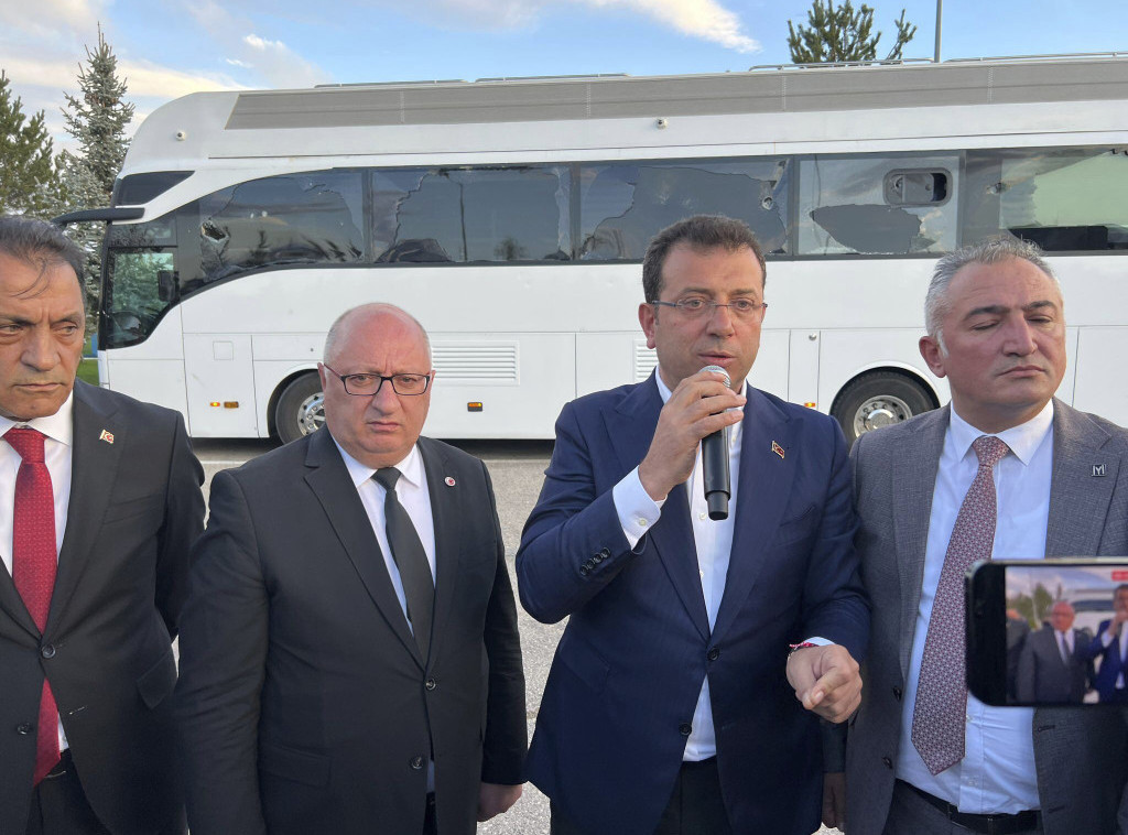 Turska: Incident na opozicionom skupu, kamenjem po gradonačelniku Istanbula