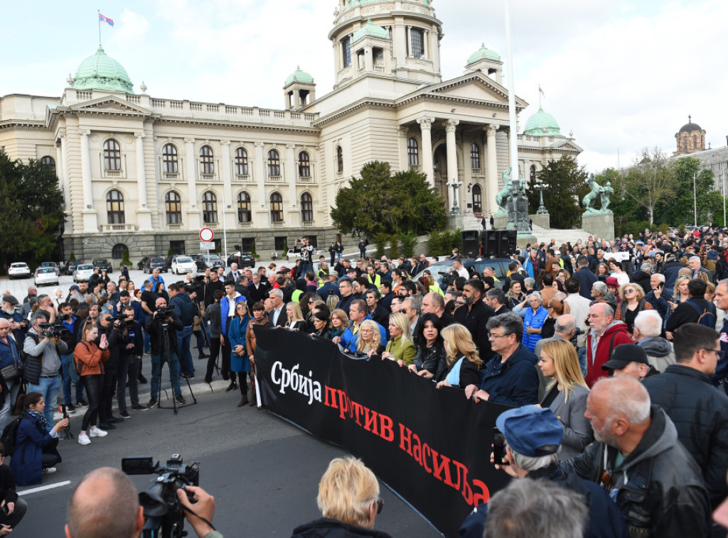 Šetnjom do zgrade Vlade završen politički protest "Srbija protiv nasilja"