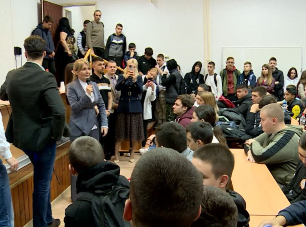U Tehničkoj školi GSP u Beogradu održan socijalni dijalog "Mladi mlađima"