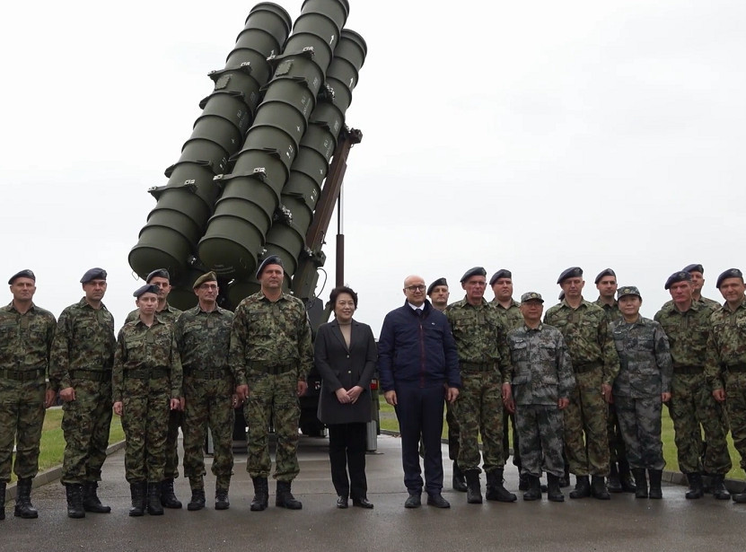 Ministar Vučević i ambasadorka Kine Čen Bo obišli raketni sistem za PVD "FK-3"