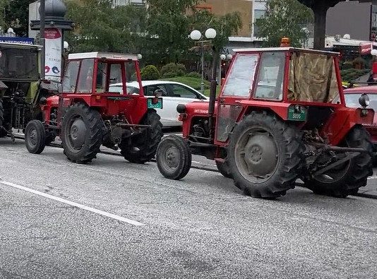 U Češkoj protestuju poljoprivrednici, dovezli traktore u Prag
