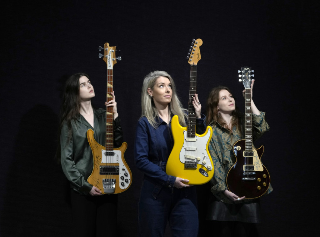 Njujork: Razbijena gitara Kurta Kobejna prodata na aukciji za 600.000 dolara