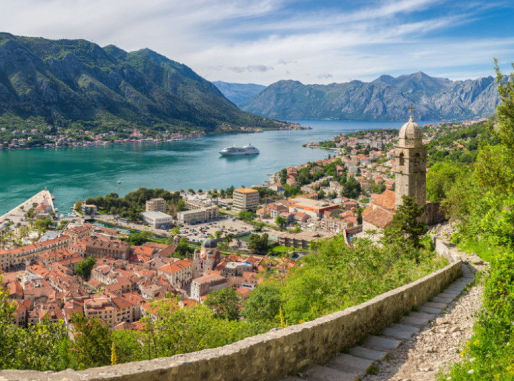 U Kotor dolazi kruzer za zabave parova, cene putovanja i do 30.000 dolara
