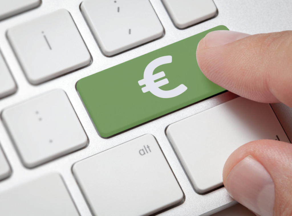 Evro na šestomesečnom maksimumu u odnosu na dolar zbog eskalacije trgovinskog sukoba