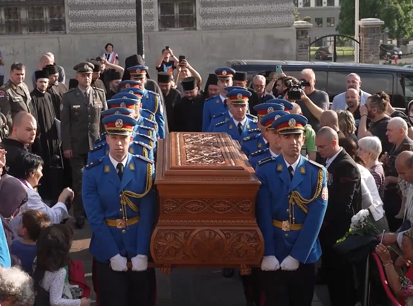 Gardisti Vojske Srbije uneli kivot sa moštima Svetog vladike Nikolaja u Vaznesenjsku crkvu