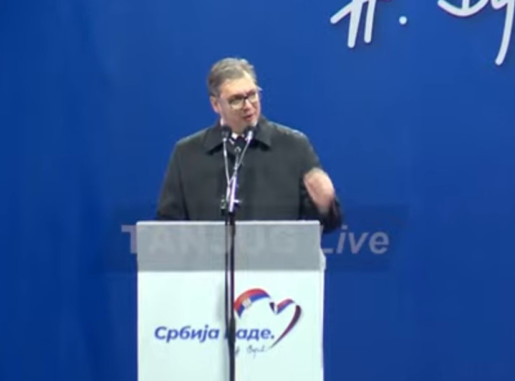 Vučić: Molim vas da svi spustite zastave i transparente, da minutom ćutanja odamo poštu stradalima