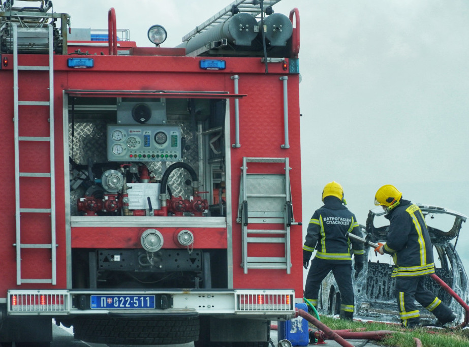 Lokalizovan požar u auto-kući kod Ostružničkog mosta