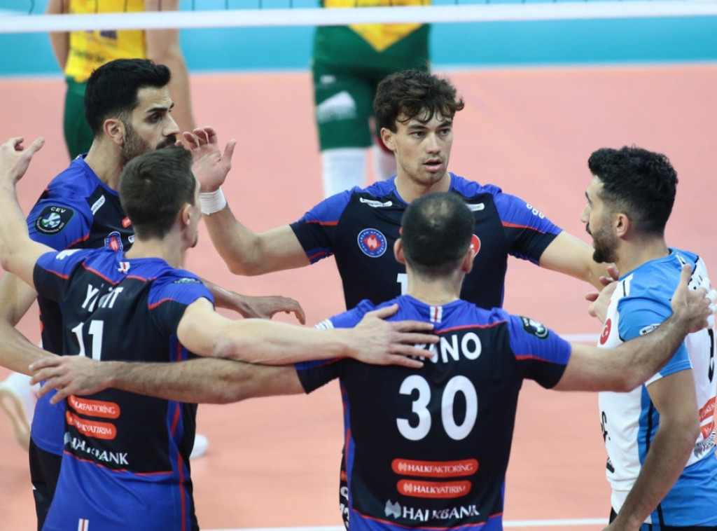 Bivši selektor odbojkaške reprezentacije Srbije Slobodan Kovač ponovo seo na klupu Halkbanka